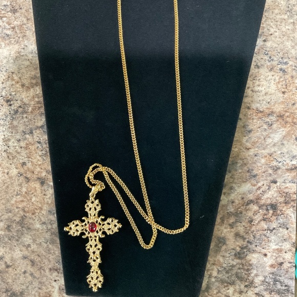 Abbey Cross Signed Avon 1975  with Ruby Red Cabochon Unisex - Picture 10 of 10